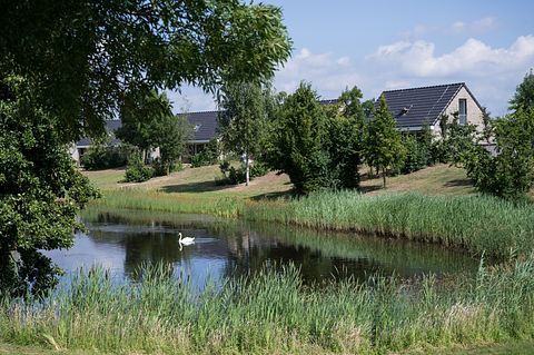 Vakantiewoning met tuin op waterrijk park - 2