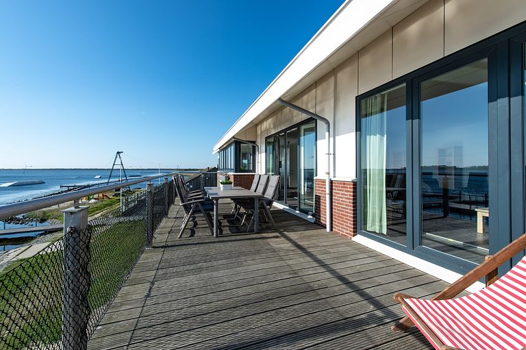 Vakantiewonin met sauna en zicht op het water - 1