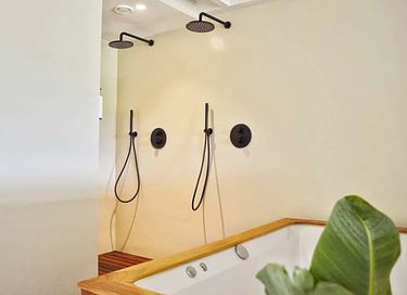 Suite lumineuse avec baignoire spa et vues. - 10