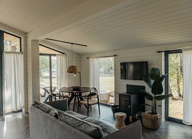 Cottage avec jacuzzi et vue sur un lac - 10
