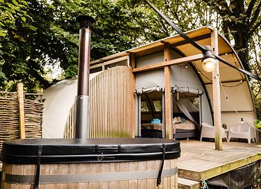 Luxuriöse Glampingzelt mit Badefass am Wasser - 2