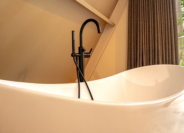 Romantisch boshuisje met ligbad  - 17