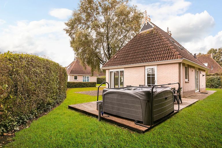 Haus mit Außen-Spa an den friesischen Gewässern - 1