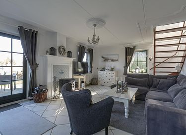 Child-friendly holiday home by the playground - 7