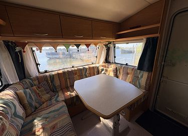 Roulotte vintage in riva all'acqua - 10
