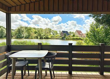 Tiny House mit Blick auf das Wasser