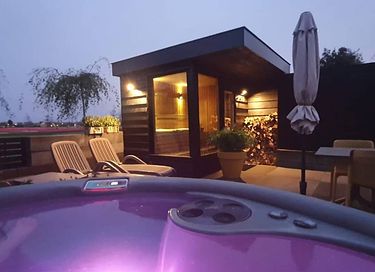 Tiny House with sauna and jacuzzi