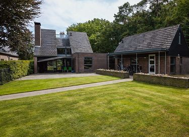 Spacious family home on the edge of the woods - 2