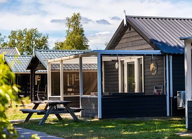 Knusse lodge op een gezellige familiecamping
