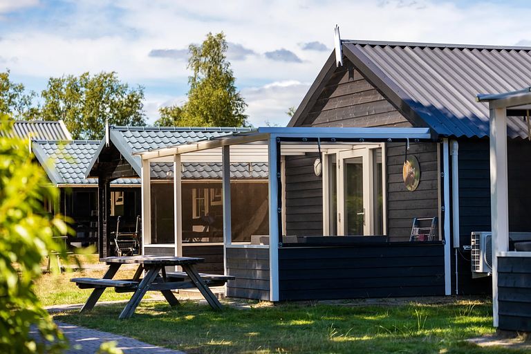 Knusse lodge op een gezellige familiecamping - 1