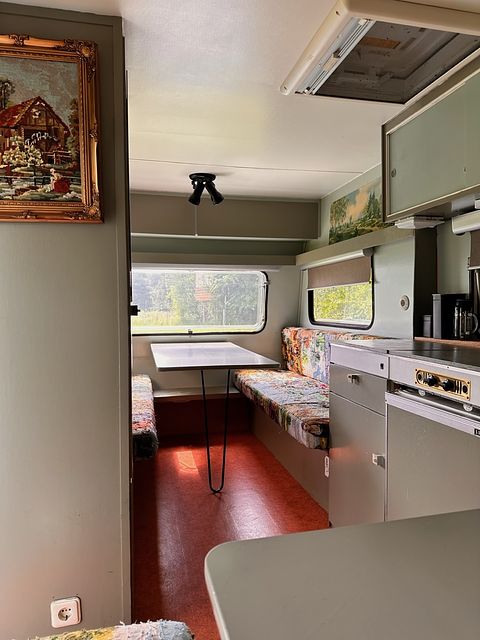 Vintage caravan midden in de Drentse natuur - 4