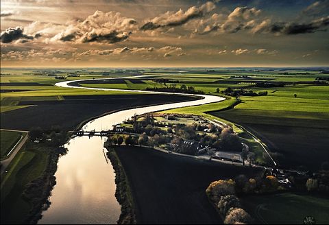Grasgedecktes Haus am Wasser in Groningen - 5