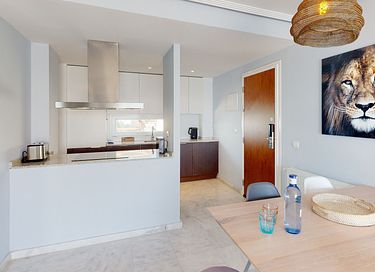 Modern apartment by the sea with pool view - 6