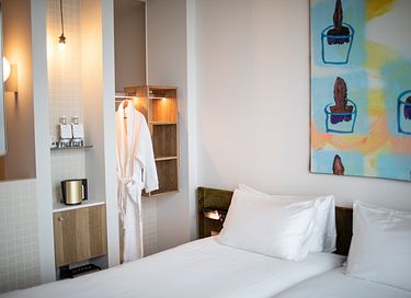 Luxury room in Amsterdam with view of the IJ - 5