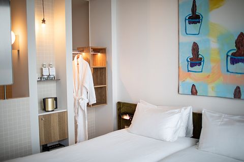 Luxury room in Amsterdam with view of the IJ - 5