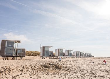 Modern strandhuis op het strand in Zeeland - 14