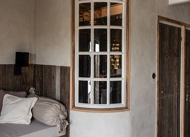 Beautifully renovated farmhouse with many luxuries - 20