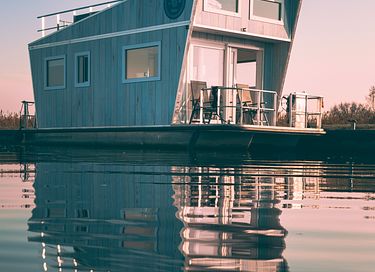 Een luxe overnachting op een unieke huisboot  - 1