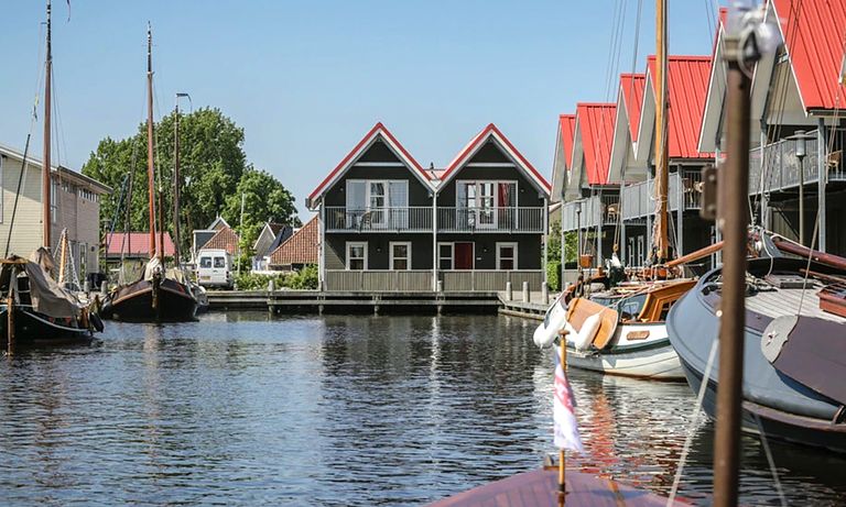 Uniek overnachten aan het water in Friesland - 1