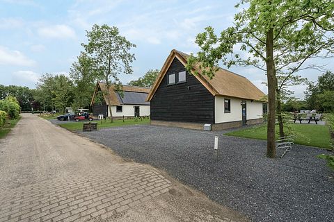 Ferme de luxe au toit de chaume à la campagne - 2