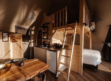 Glamping tent with unique bathtub - 7