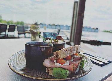 Ruime vakantievilla direct aan het water - 21