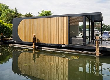 Sleeping on a houseboat in Friesland