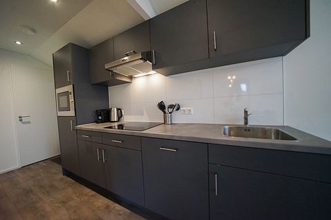 Cozy overnight stay in detached tiny house - 5