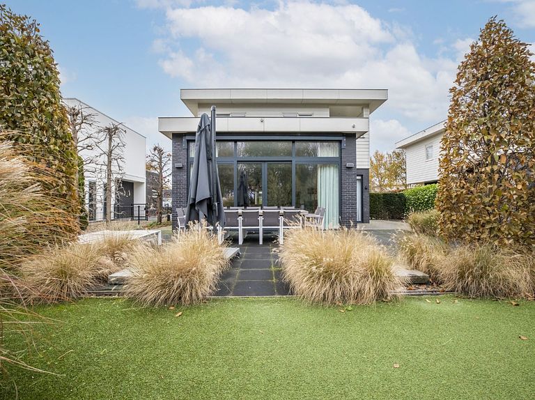 Luxe wellnessaccommodatie aan het water - 1