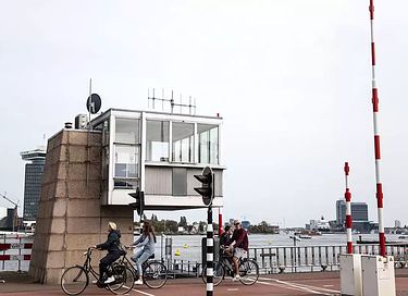 Brugwachtershuisje aan het IJ - Amsterdam - 2