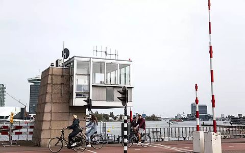 Brugwachtershuisje aan het IJ - Amsterdam - 2