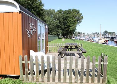 Circus wagon in Naarden marina - 2