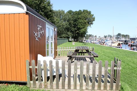Circus wagon in Naarden marina - 2