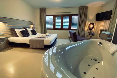 Luxe suite met bad in uniek boshotel - 2
