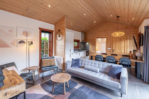 Wooden chalet near a natural lake - 5