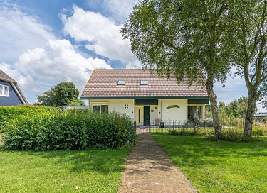 Family house in cozy seaside resort on Texel