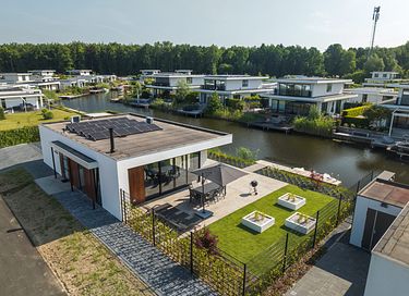 Luxury villa with fenced garden and dog welcome - 2