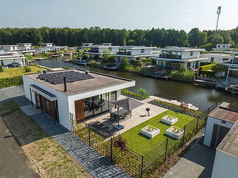 Luxury villa with fenced garden and dog welcome - 2