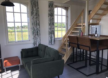 Maison d'eau grandiose au bord d'un lac - 10