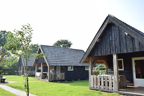6-person cabin with old-fashioned beds - 3