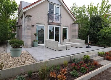 Spacious holiday home with waterfront garden - 4
