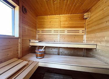 Wellness house with private beach on large lake - 22