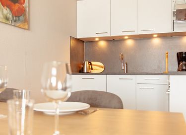 Stylish accommodation overlooking the water - 14
