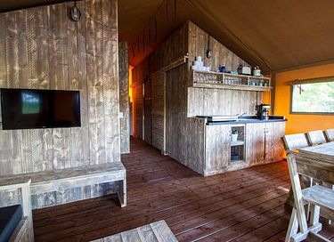 Tente glamping unique (8p) au bord d'un lac - 8
