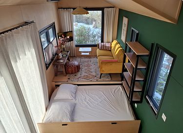 Atmospheric overnight stay in a tiny house - 25