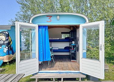 Une roulotte au bord de la plage - 8