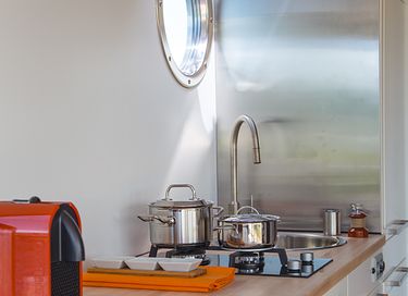 Stay on a luxury houseboat with a slide - 8