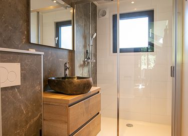Luxury lodge with (heated) private pool - 26