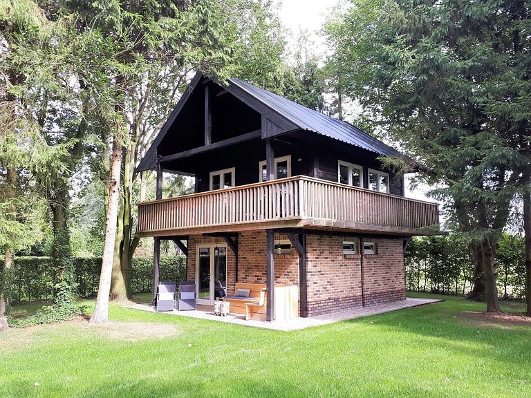 Unique tree house in Drenthe - 1