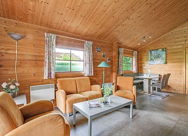 Houten huisje met veranda in de natuur - 3